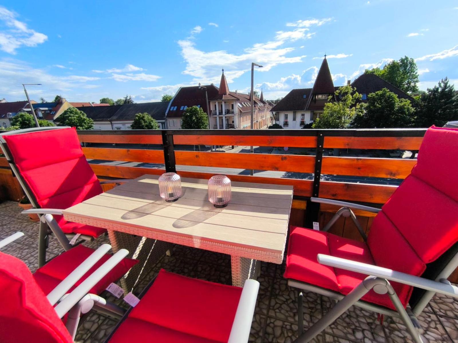 Apartman 100 Lepes - 100 Steps - With Huge Terrace Next To The Thermal Bath Harkány