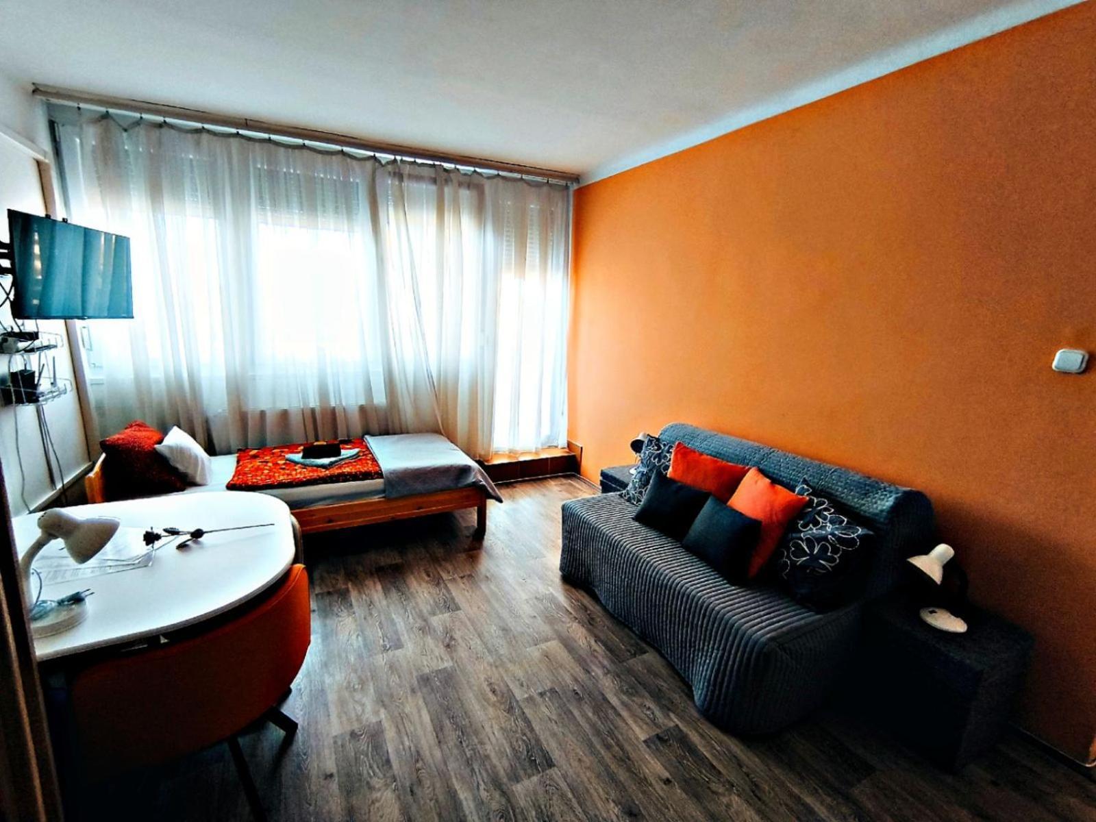 Apartman 100 Lepes - 100 Steps - With Huge Terrace Next To The Thermal Bath Harkány