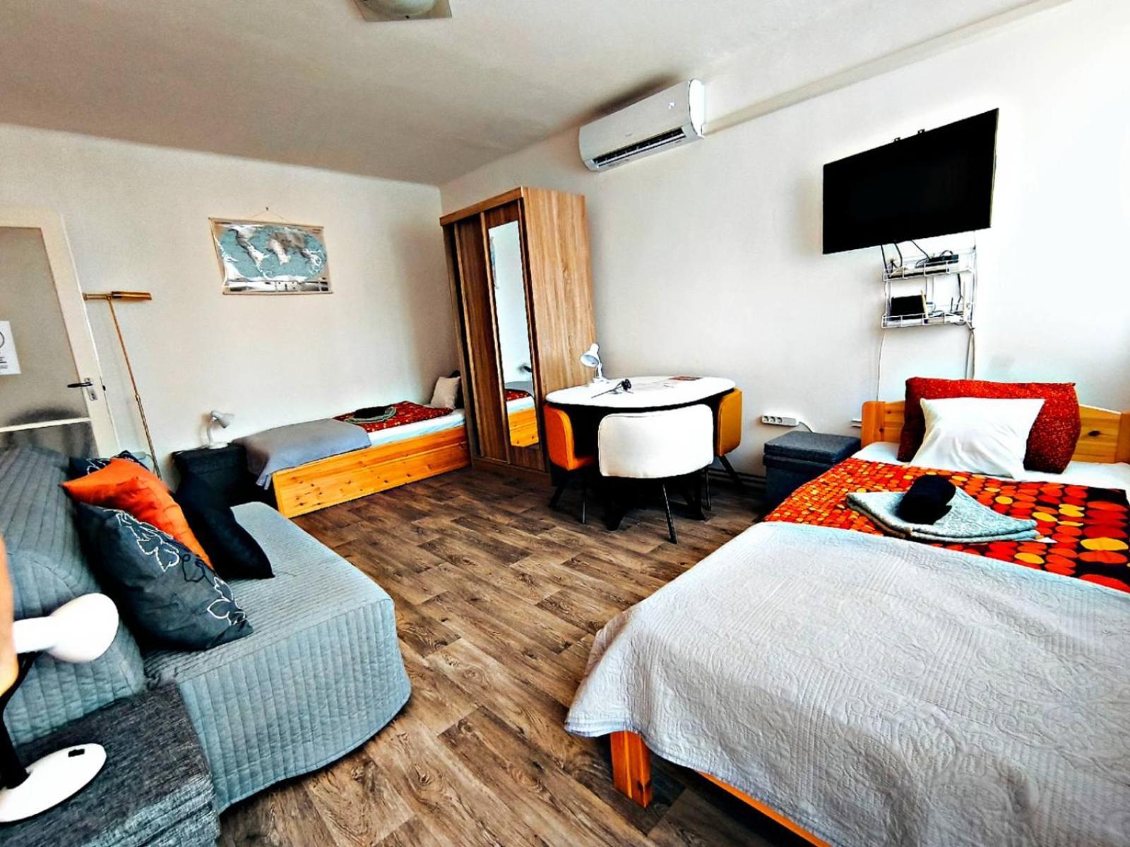 Apartman 100 Lepes - 100 Steps - With Huge Terrace Next To The Thermal Bath *